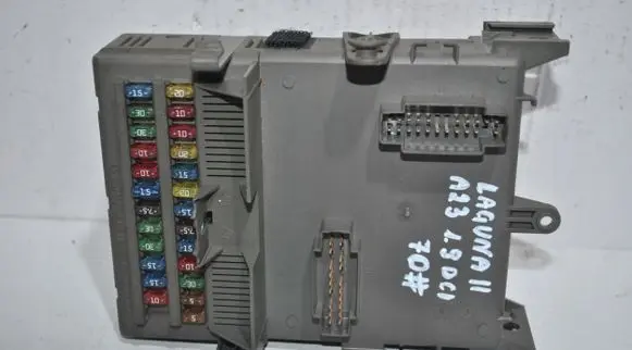 Renault Laguna II Fuse module 8200148810
