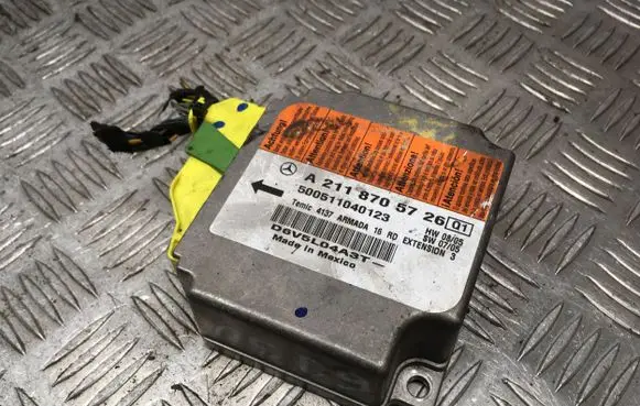 Mercedes-Benz E W211 Airbag control unit/module A2118705726 500511040123 D6V5L04A3T