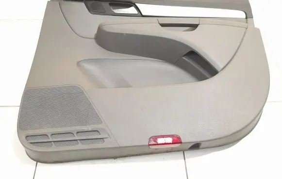 Seat Alhambra (Mk2) Front door card panel trim 7N1867012