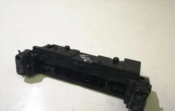 Mercedes-Benz E W210 Seat heating switch 2108200051 801.677