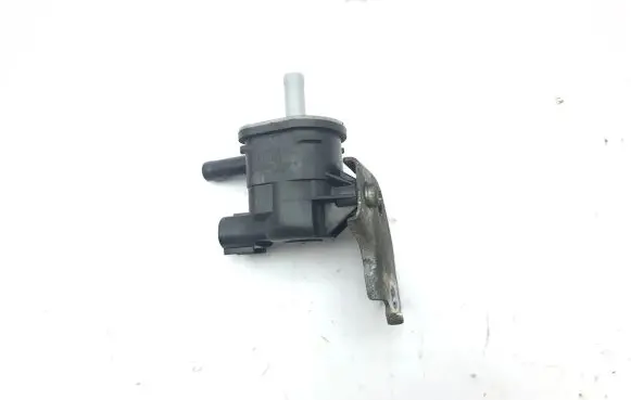 Toyota Prius (XW30) Vacuum valve 9091012276