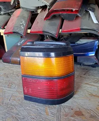 Volkswagen PASSAT B3 Rear/tail lights 333945112