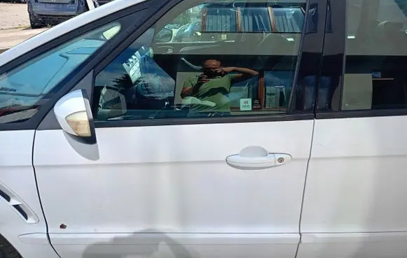 Ford S-MAX Sliding door window/glass 