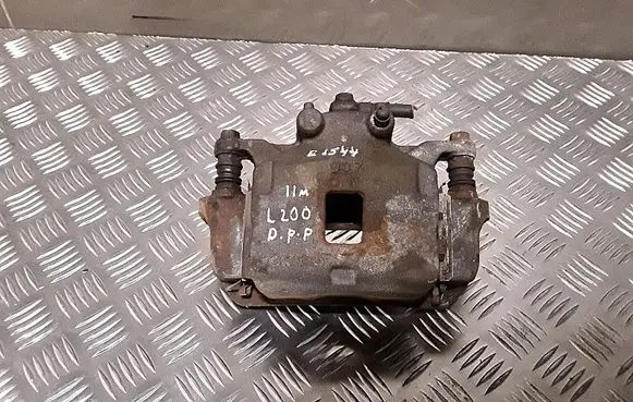 Mitsubishi L200 Front brake caliper 