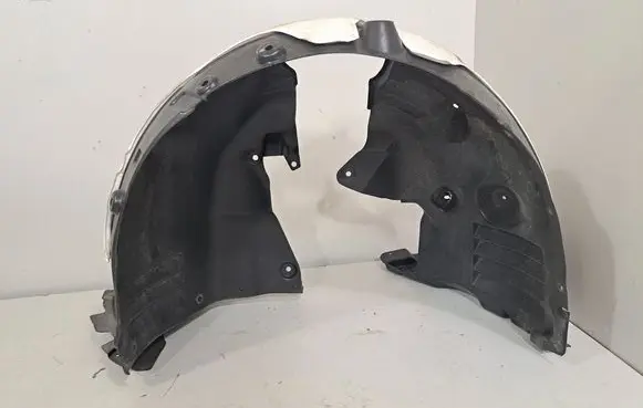 Front wheel arch liner splash guards