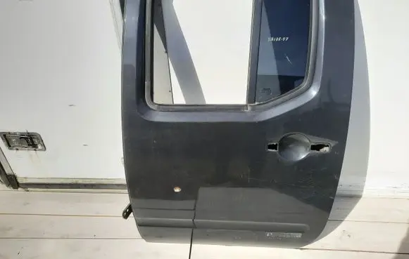 Nissan Navara D40 Rear door