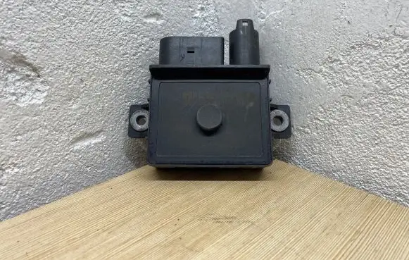 BMW 7 F01 F02 F03 F04 Glow plug pre-heat relay 780015605 0522140102 0004601123