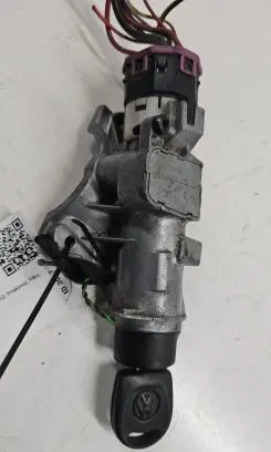 Volkswagen PASSAT B5 Ignition lock D0905851E