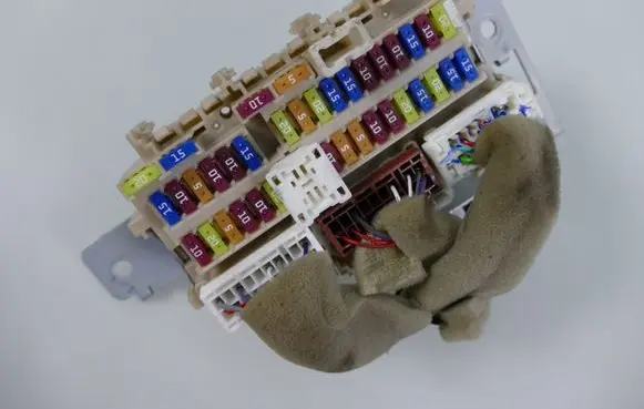 Nissan Qashqai Fuse box set 4EB0AC1151
