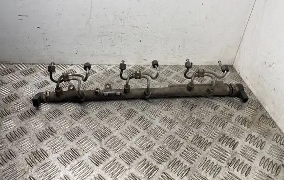 BMW 5 E60 E61 Fuel main line pipe 7799610 0445216023