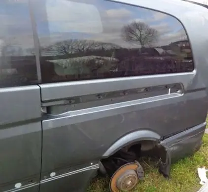 Mercedes-Benz Vito Viano W639 Front triangle window/glass MCD5975