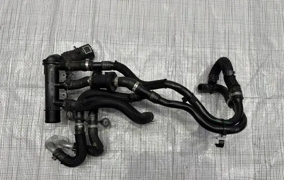 Renault Kangoo II Engine coolant pipe/hose 210471383R