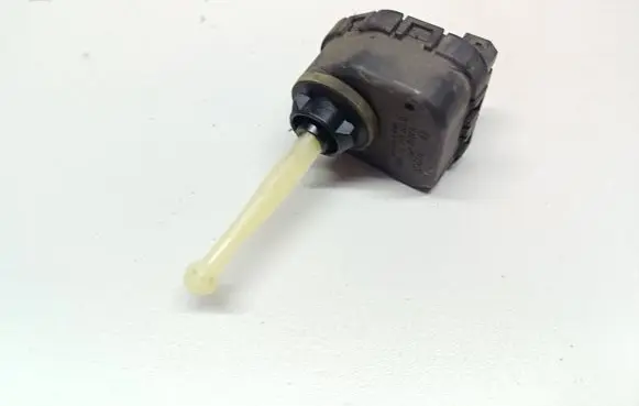 Headlight level adjustment motor