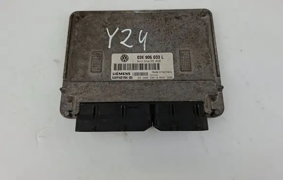 Volkswagen Polo IV 9N3 Engine control unit/module 03E906033L 5WP4019405