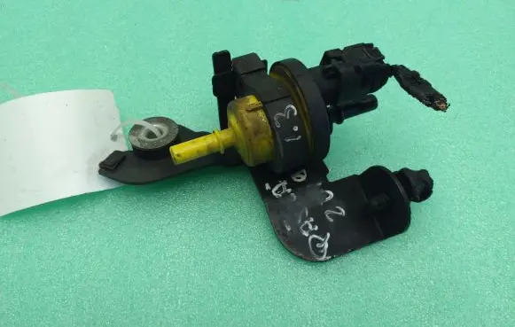 Nissan Qashqai Vacuum valve V29122964