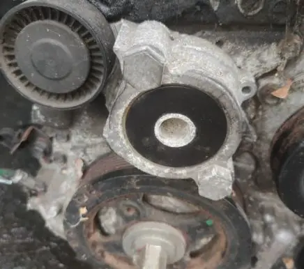 Lexus IS 220D-250-350 Generator/alternator belt tensioner