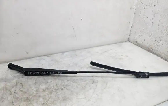 Volkswagen PASSAT B6 Windshield/front glass wiper blade 3C1955410B