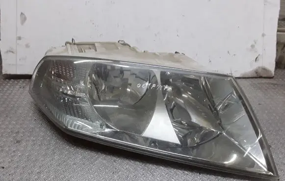 Skoda Octavia Mk2 (1Z) Headlight/headlamp