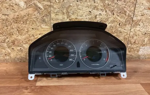 Volvo V70 Speedometer (instrument cluster) 36000411 69199660U 31254535AA