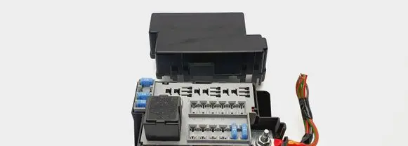 Opel Corsa D Battery relay fuse 13245094