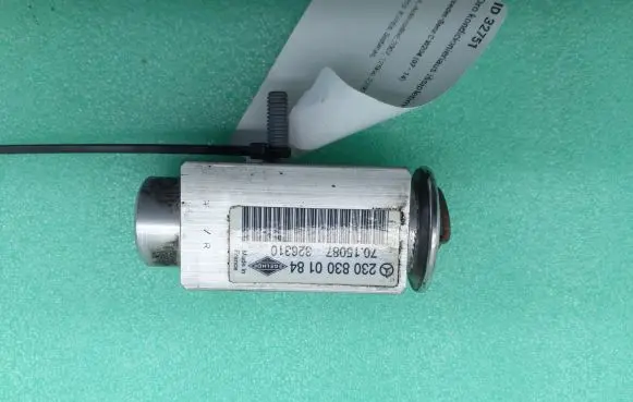 Mercedes-Benz C W204 Air conditioning (A/C) expansion valve 2308300184