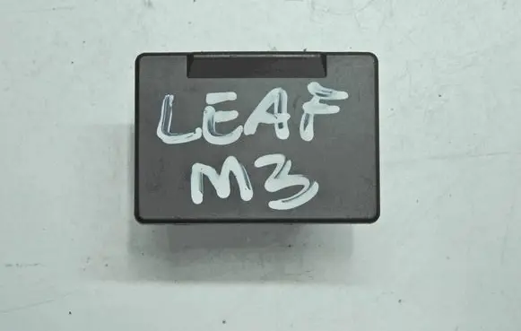 Nissan Leaf I (ZE0) AUX in-socket connector 
