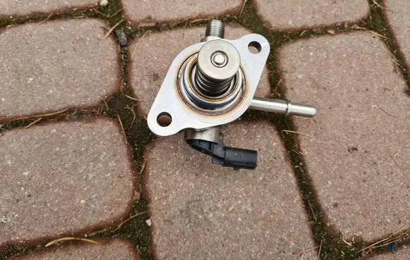Opel Astra K Fuel injection high pressure pump 12691320