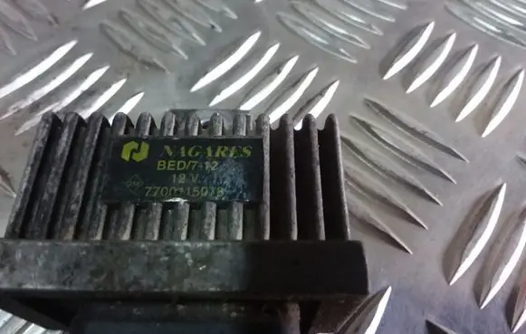 Renault Scenic I Glow plug pre-heat relay 7700115078