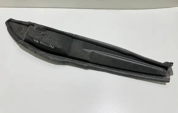 Chrysler Pacifica Fender foam support/seal 68225662A