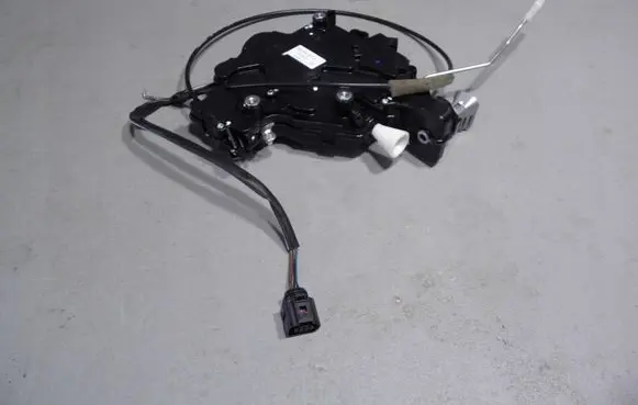 Volkswagen Transporter - Caravelle T5 Sliding door lock 7E0843653J