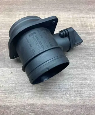 Volkswagen Golf V Mass air flow meter 0281002531 038906461B USED