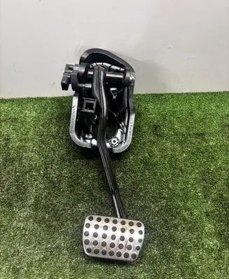 Mercedes-Benz E W213 Brake pedal A2052920415