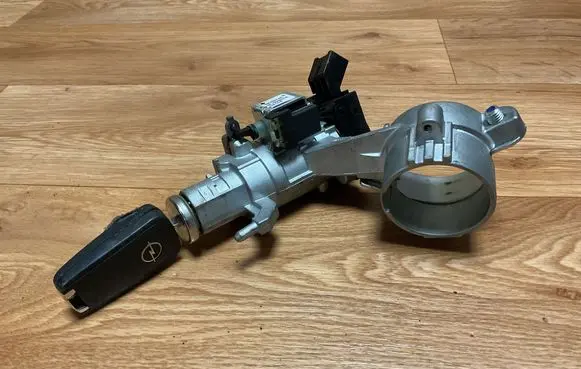 Opel Insignia A Ignition lock 5901867AG SB7004001CN