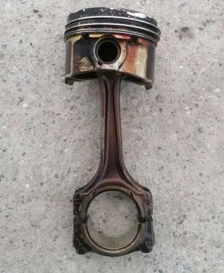 Alfa Romeo Giulietta Piston with connecting rod