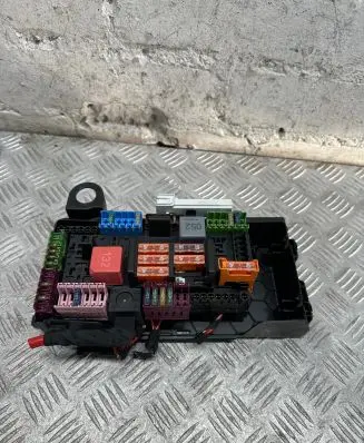 Mercedes-Benz E AMG W213 Fuse module A2135848105