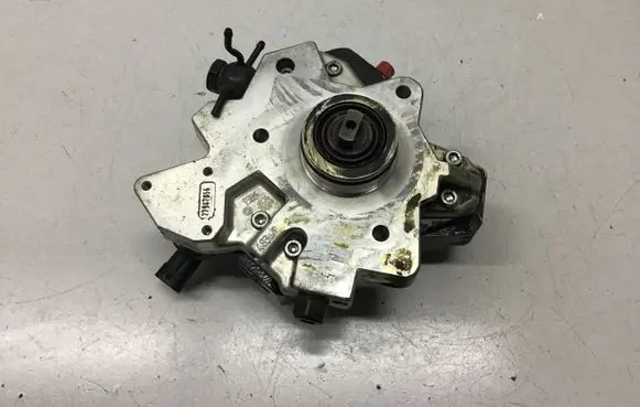 KIA Carens II Fuel injection high pressure pump 3310027400 0445010121