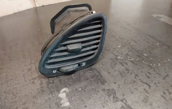 Volkswagen Sharan Dashboard side air vent grill/cover trim 7M1819703E 95VWA018B09AFW