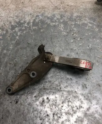 Opel Corsa D Gearbox mounting bracket 13130723 633374681