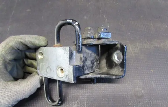 Audi A6 S6 C6 4F Front door lower hinge 