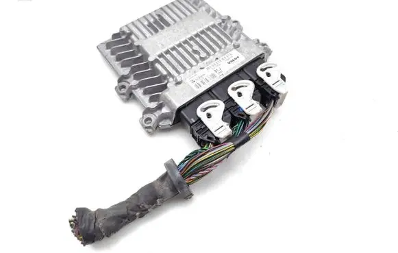 Volvo V50 Engine control unit/module 31211071AA 5WS40562A
