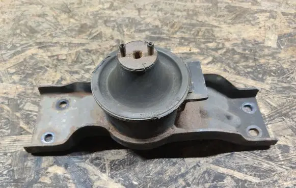 Mitsubishi Pajero Pinin Engine mount bracket MR510312