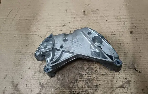 Audi Q5 SQ5 Engine mounting bracket 06J199207P
