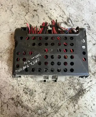 Opel Zafira A Fuse box set 24412497 24431677