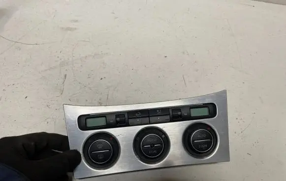 Volkswagen PASSAT B6 Climate control unit