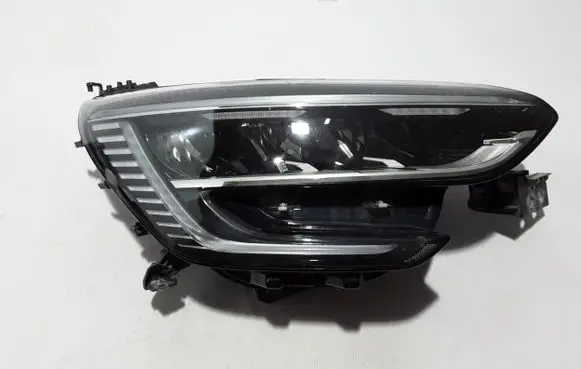 Renault Megane IV Headlight/headlamp 260106131R