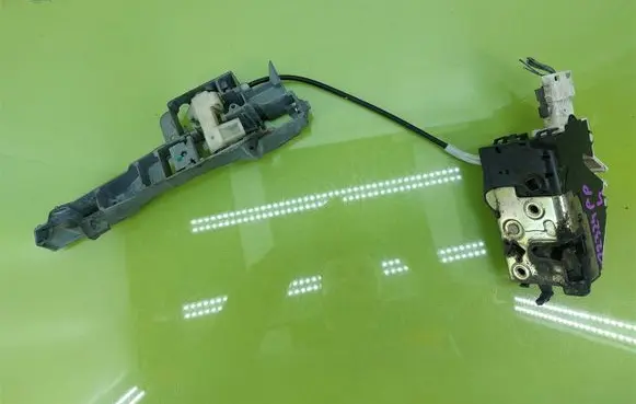 Peugeot 407 Front door lock 9656632980F
