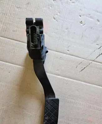 Volkswagen Tiguan Accelerator throttle pedal 5QN723503 6PV93515201