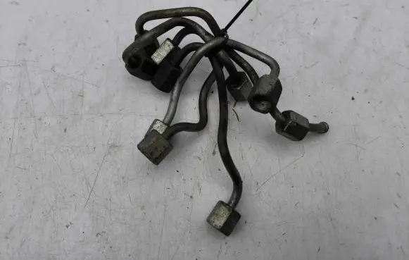 Fuel injector supply line/pipe