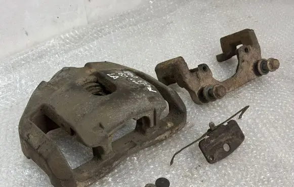 BMW 5 E60 E61 Front brake caliper 6030