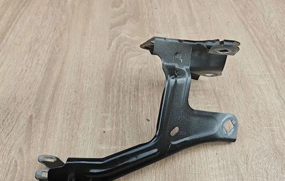 BMW 5 G30 G31 G38 Fender mounting bracket 7349617